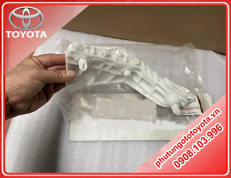 Bát cản trước phải Mitsubishi Xpander