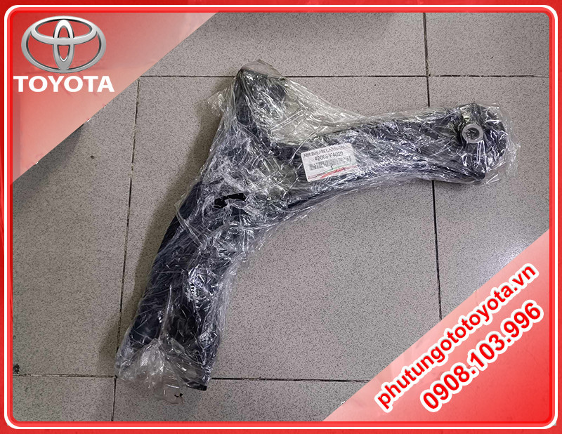 Càng A trước bên phải Toyota Corolla Cross 2020