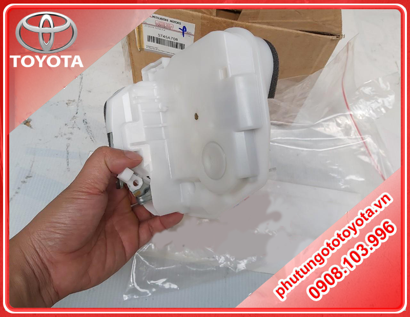 Khóa ngậm cửa sau Mitsubishi Xpander