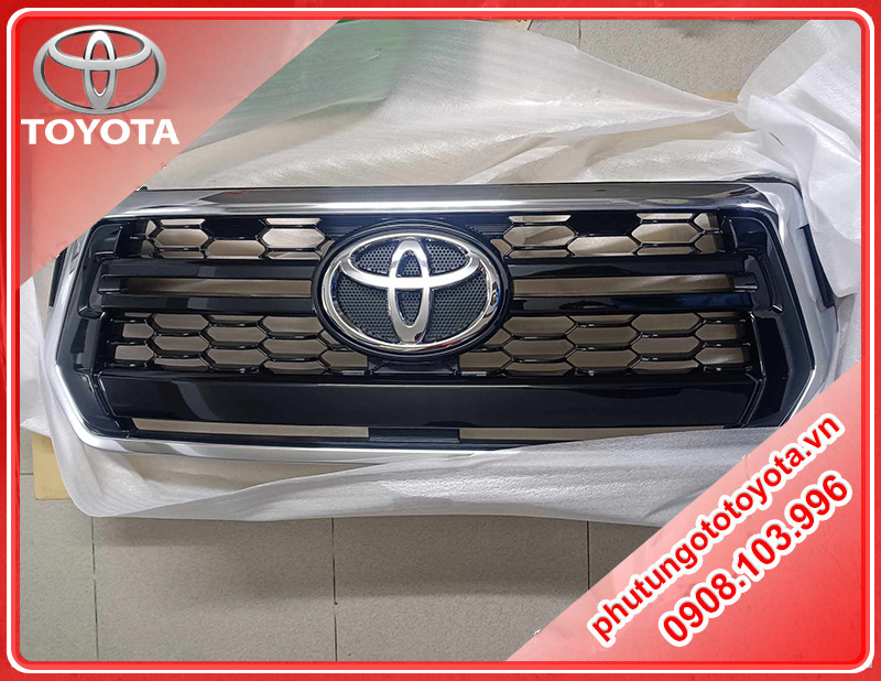 Mặt ga lăng Toyota Hilux 2018-2020 