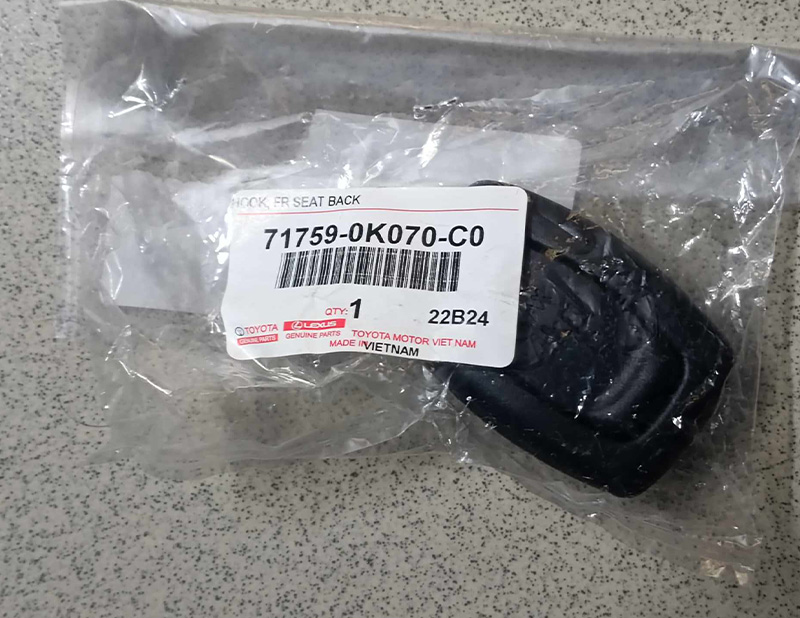 Móc treo đồ ghế trước Toyota Innova (17-20) - Fortuner (17-22) - Hilux (17-21)